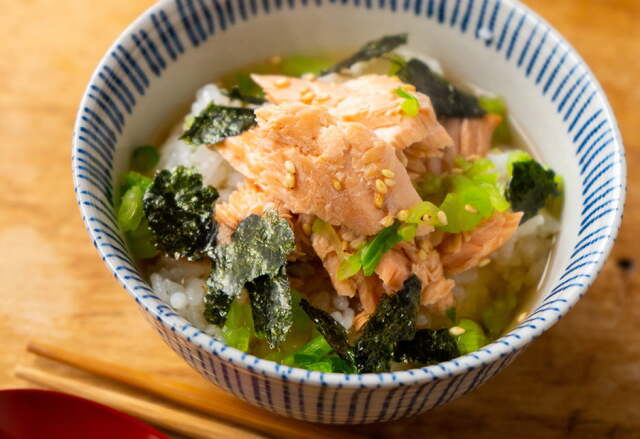 [新品未使用] 鮭切り 270mm 白紙3号 黒打ち仕上げ 朴木 丸形 銀鮭のゆう庵漬け焼きほぐし｜気仙沼から無添加手作りお惣菜・海鮮をお