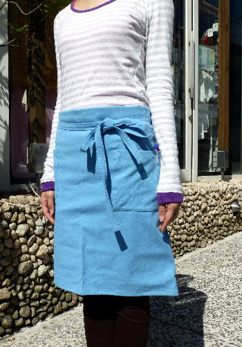 ふるさと納税 服 女 広島県 尾道市 洗濯機で洗える2WAYの帆布エプロン　もえぎ 尾道 帆布鞄 彩工房 はんぷ 尾道帆布 キッチン 料理 前掛け ファッション おし… 洗濯機で洗える2WAYの帆布エプロン もえぎ [尾道 帆布鞄 彩工房