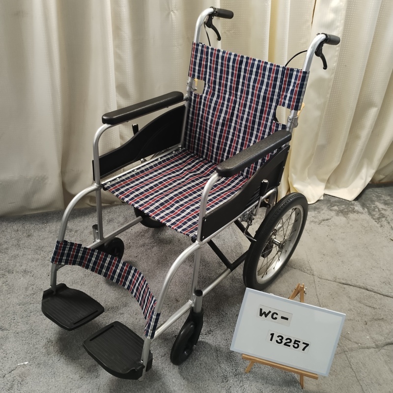 ◆受渡限定◆【中古品】 車椅子 日進医療器 NEO-2 介助用 アルミ製 車椅子 日進医療器 NEO-2 アルミ製介助用車椅子 ノーパンクタイヤ仕様