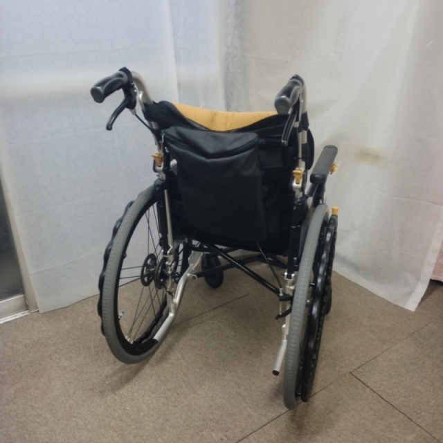 【Bランク 中古 車椅子】松永製作所 自走式車椅子 ネクストコア・ア