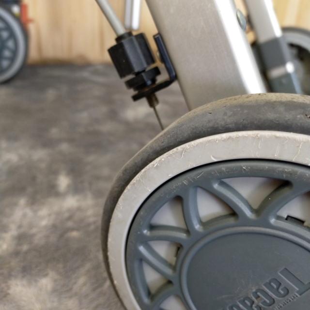 【Bランク 中古 歩行器】幸和製作所 テイコブリトルスリム WAW04 (HK