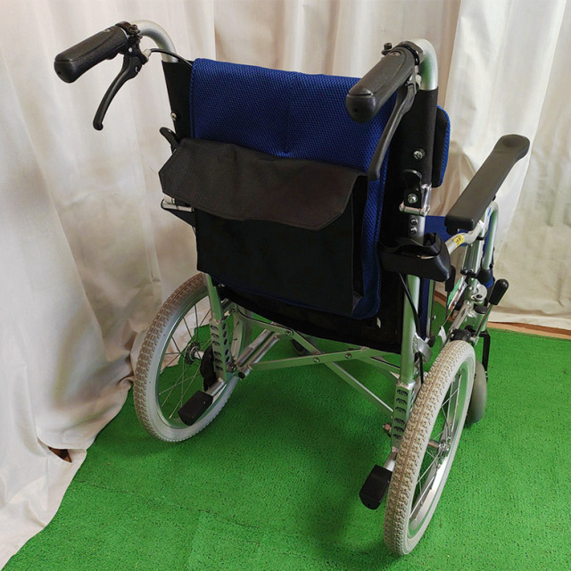 KC-42【新入荷 リサイクル品】カワムラ 自走式 介助兼用 アルミ製車椅子 青