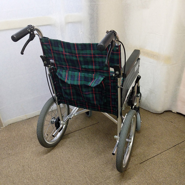 【中古 車椅子 Aランク 】 ミキ 介助式 車椅子 エムワン MPC-46JD (W