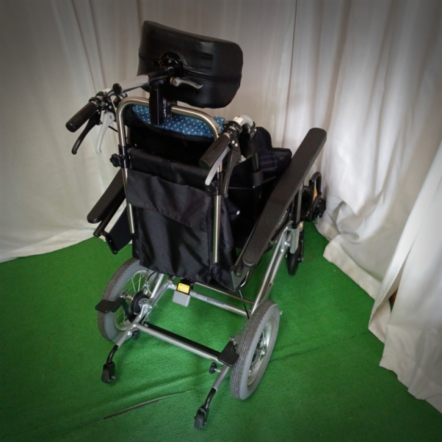 【中古 車椅子 Aランク】日進医療器 介助式ティルト車椅子 ウルトラ