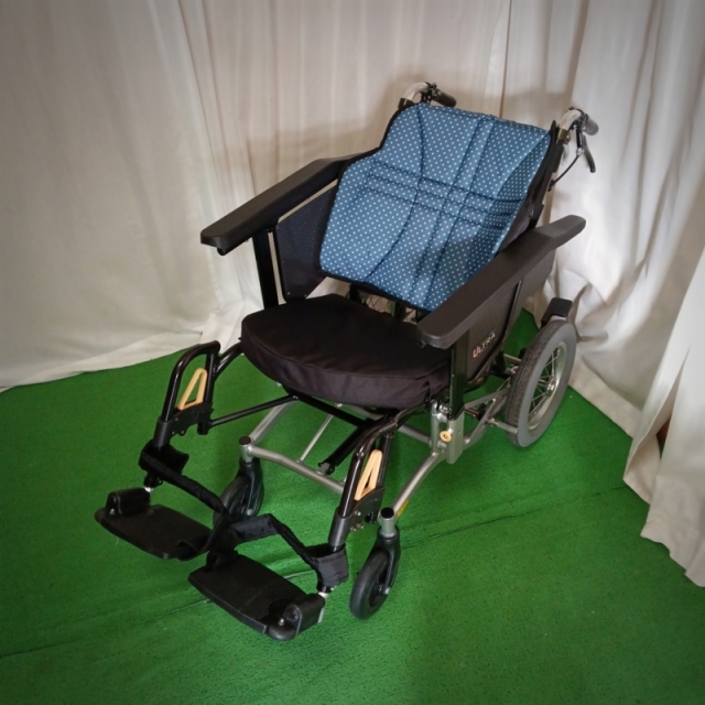 【中古 車椅子 Aランク】日進医療器 介助式ティルト車椅子 ウルトラ