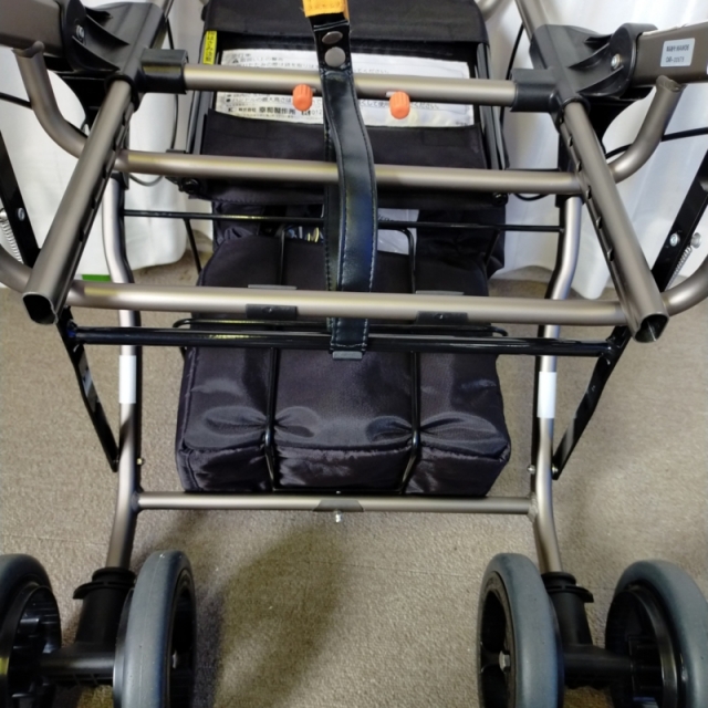 【Bランク 中古 歩行器】幸和製作所 テイコブリトルボンベ WAW06 (HK