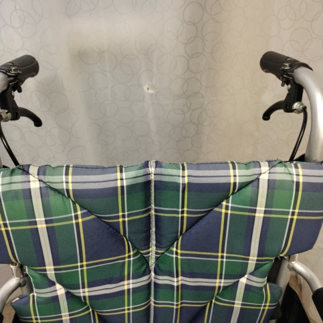 【Aランク 中古 車椅子】カワムラサイクル 介助式車椅子 BM16-42SB-M