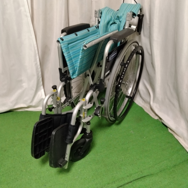 自走式折りたたみ車椅子　KA822-40B-M 中古　カワムラ社製　送料込み アルミ製簡易モジュール車椅子 KA822 カワムラサイクル 【車椅子