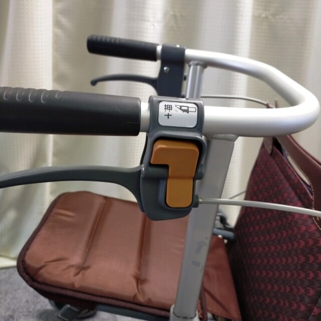 【Bランク 中古 歩行器】幸和製作所 テイコブリトルスリム WAW04 (HK