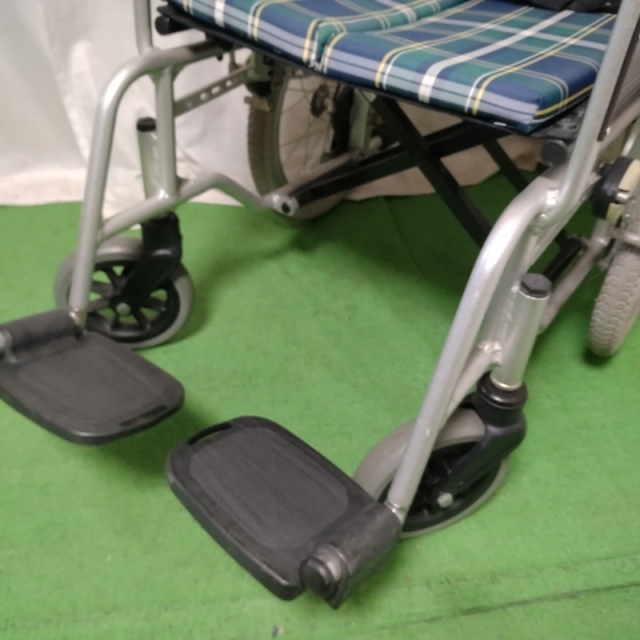 【Bランク 中古 車椅子】カワムラサイクル 自走式車椅子 BM22-42SB-M