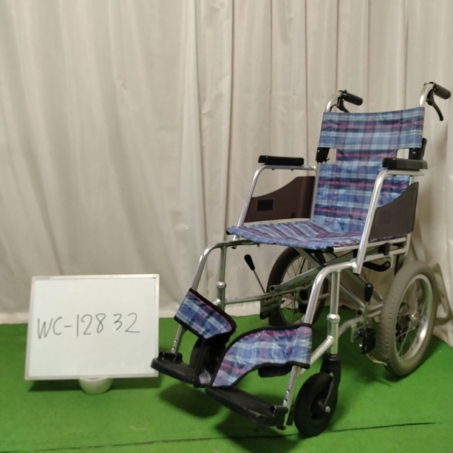 【Bランク 中古 車椅子】ミキ 介助式車椅子 Skit(スキット) SKT-1