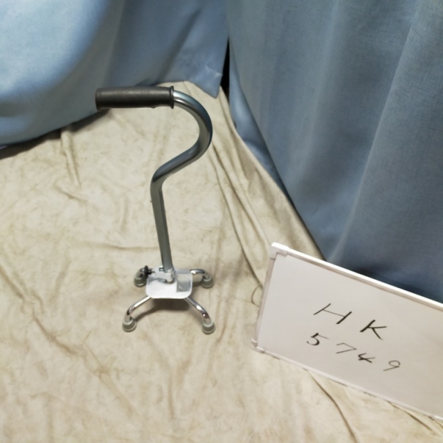 【Aランク 中古 歩行器】日進医療器 四点杖 TY142S (HK-5749)