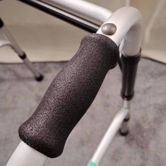 【Bランク 中古 歩行器】ラックヘルスケア 固定型歩行器2段式ハンド