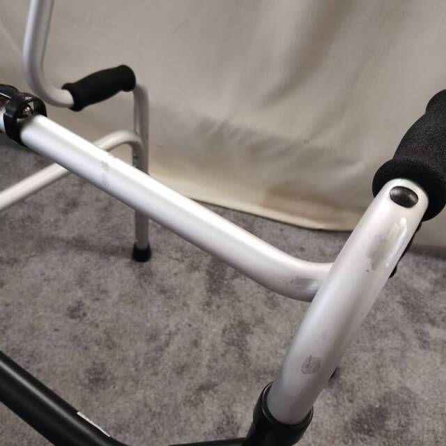 【Bランク 中古 歩行器】ラックヘルスケア 固定型歩行器2段式ハンド