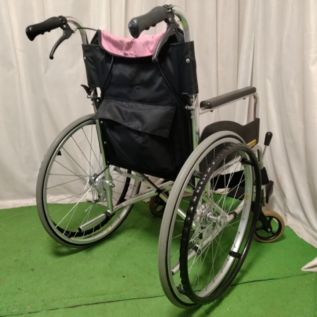 パラマウント車椅子新品（未使用） 車椅子「自走式 車椅子」（パラマウントベッド／KK-T540／自走式／標準