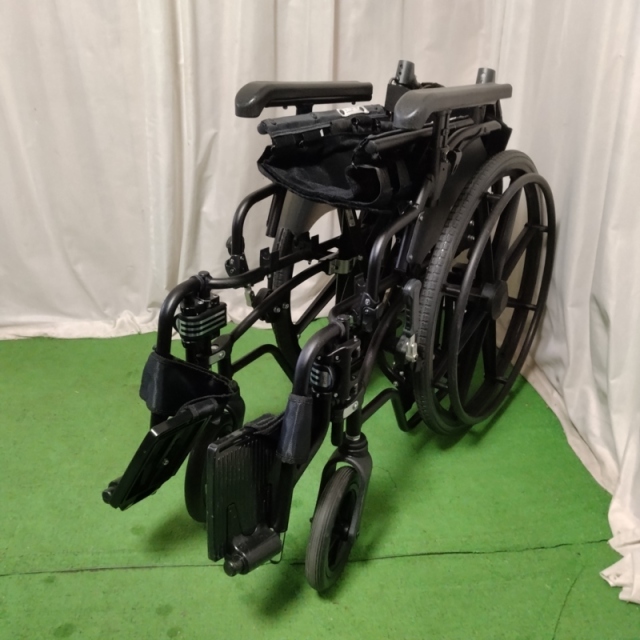 【中古】　車椅子 Miki製　（黒）自走式 ミキ 車椅子 MiKi TR-1 ティルト&リクライニング 自走式 《非課税