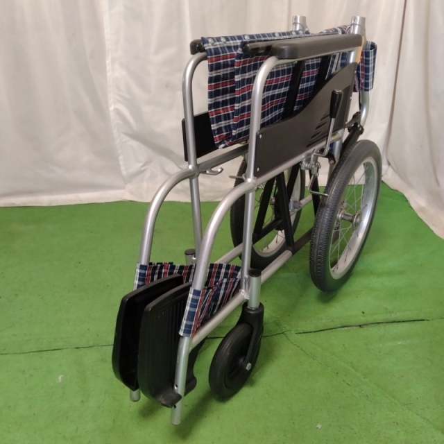 車椅子  中古です!!!!! Bランク 中古 車椅子】 日進医療器 介助式 車椅子 NEO-2 (WC-13260)