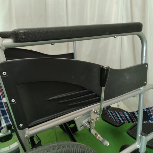 【Bランク 中古 車椅子】 日進医療器 介助式 車椅子 NEO-2 (WC-13260