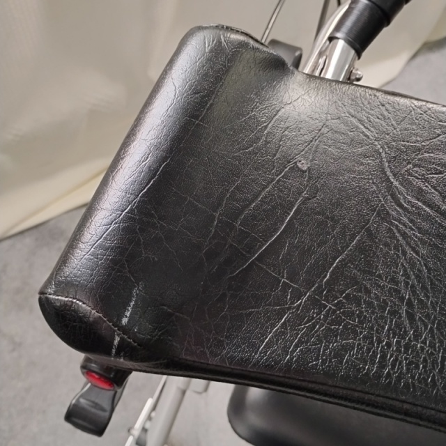 【Bランク 中古 歩行器】ウェルパートナーズ ラビット WA-5 (HK-6272