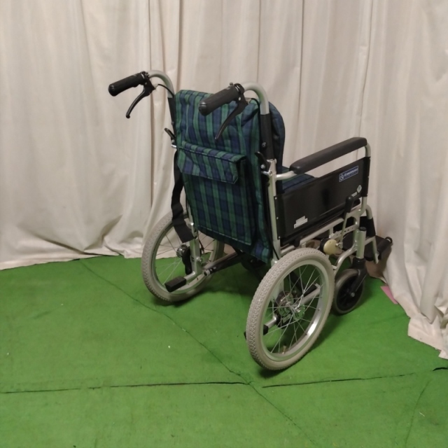 【Bランク 中古 車椅子】カワムラサイクル 介助式車椅子 BM16-42SB-M