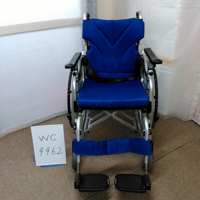 中古】 車イス カワムラ製 自走式 (青色）