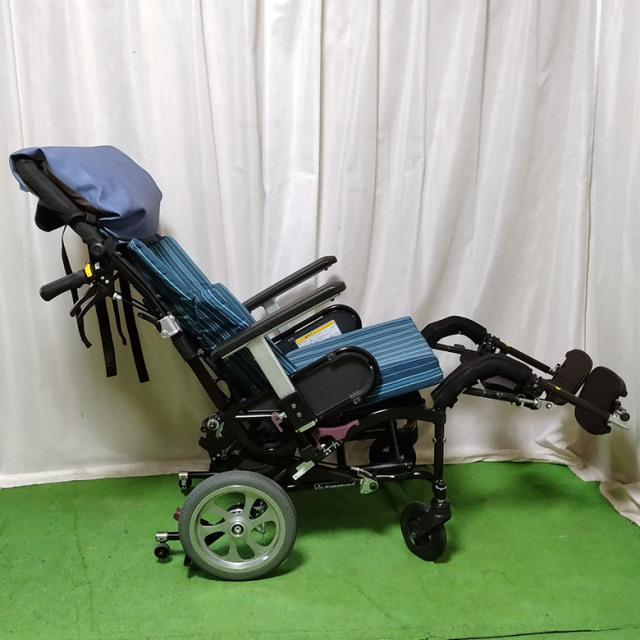 中古 リクライニング車椅子 Aランク】カワムラサイクル KPFK-12 くるー