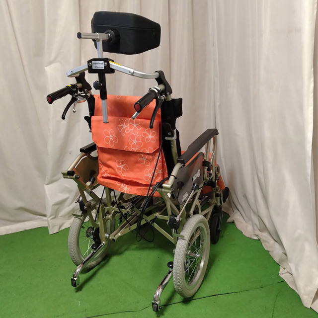 【中古 リクライニング車椅子 Aランク】カワムラサイクル あい&ゆう