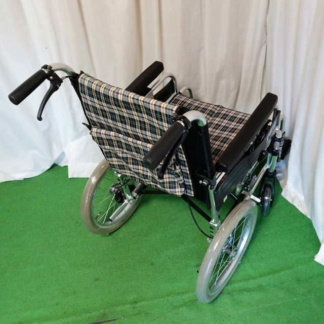 中古 車椅子 Aランク】ミキ 介助式車椅子 MYU166JDSW（μ-C3） (WCMI130-A)