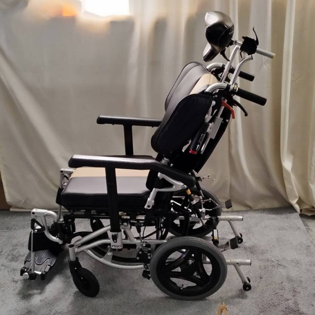 車椅子 SKT-Tr-8｜車いすと介護用品の製造、販売 株式会社MiKi ミキ