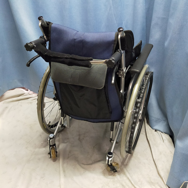 【中古 車椅子 Aランク】日進医療器 自走式車椅子 座王 NA-506W (室