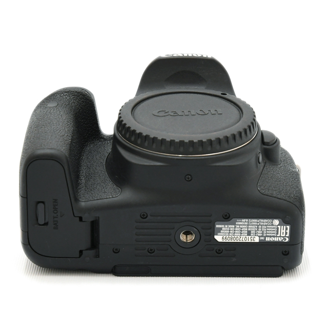 EOS 9000D �{�f�B