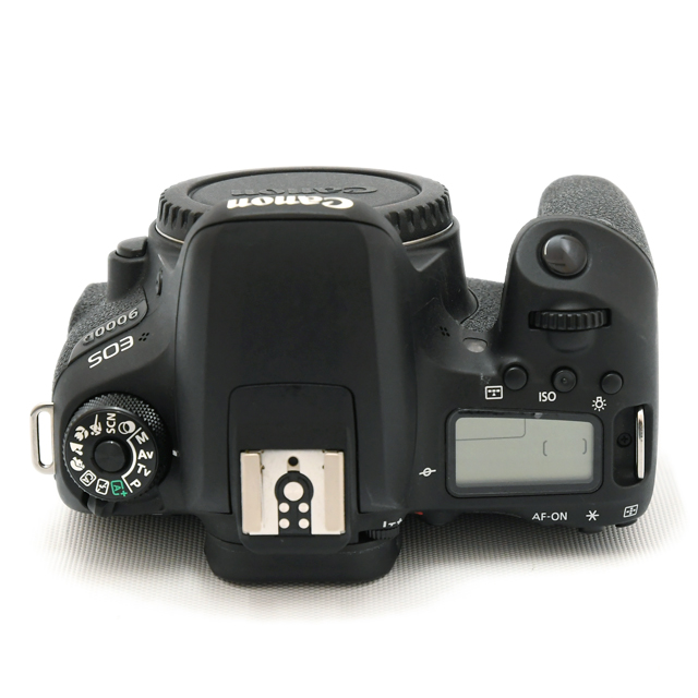 EOS 9000D �{�f�B