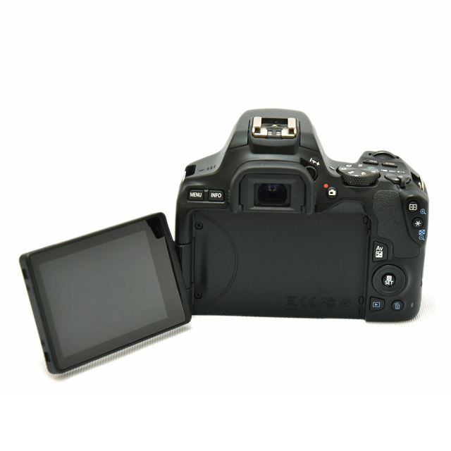 EOS Kiss X10 �{�f�B