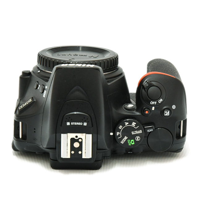 D5600 ボディ