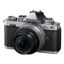 【新品】【在庫あり】ニコン Zfc 16-50 VR SLレンズキット シルバー【1万円キャッシュバック】【イージーラッパーMサイズプレゼント】【5月31日ご注文分まで5年間延長保証（自然故障対象）プレゼント】