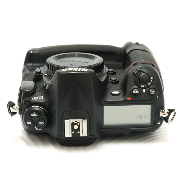 □ Nikon D300 デジタル一眼レフカメラ ボディ 動作確認済 充電