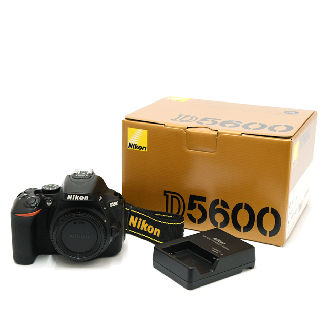 Nikon ニコン D5600 ダブルズームキット（Nikon ニコン D5600 ダブル  