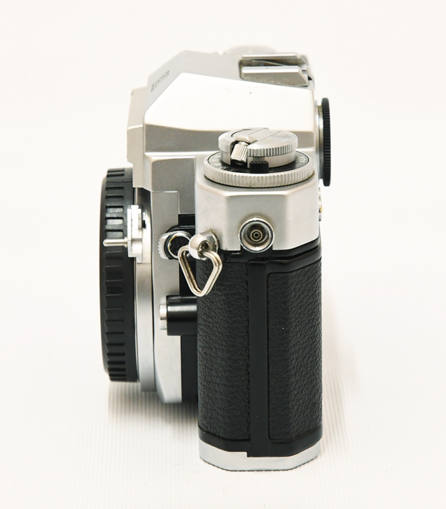 Nikomat EL フィルム一眼レフカメラ、 レンズ、ストロボ 3点