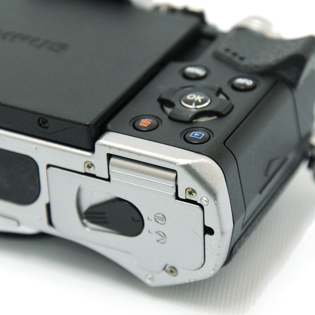 く*★様 Olympus OM-D E-M5 シルバー　本体とバッテリー2個 Amazon | OLYMPUS OM-D E-M5 Mark III ボディ シルバー