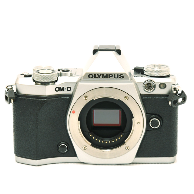 OLYMPUS OM-D E-M5 Mark II ボディ シルバー CA01-A8387-2Q2B-ψ