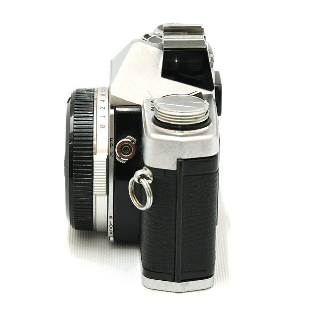 OLYMPUS オリンパス OM-2 フィルム一眼レフカメラ ボディ シルバー およそ半世紀という時を超え、いま手に入れる満足感｜オリンパス OM-2