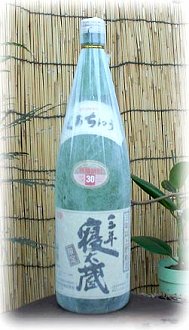 黒糖焼酎　三年寝太蔵　30度　1.8L