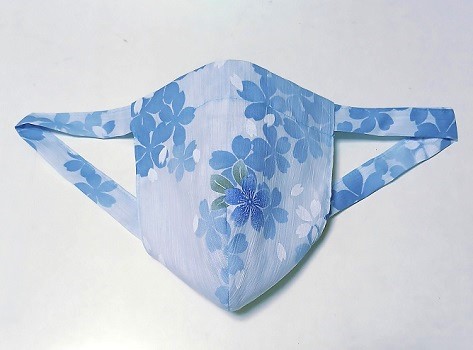 黒猫　高島ちぢみ・桜吹雪｜サラサラなんですけど