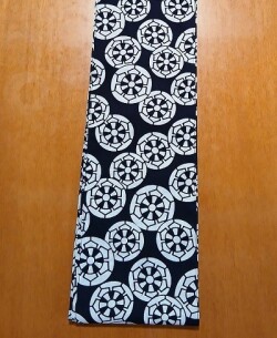 六尺半幅　源氏車（コーマ糸）｜どの位置で締めても柄が決まる