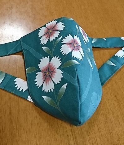 黒猫　山桜（特岡生地）｜贅沢に着物を裁断