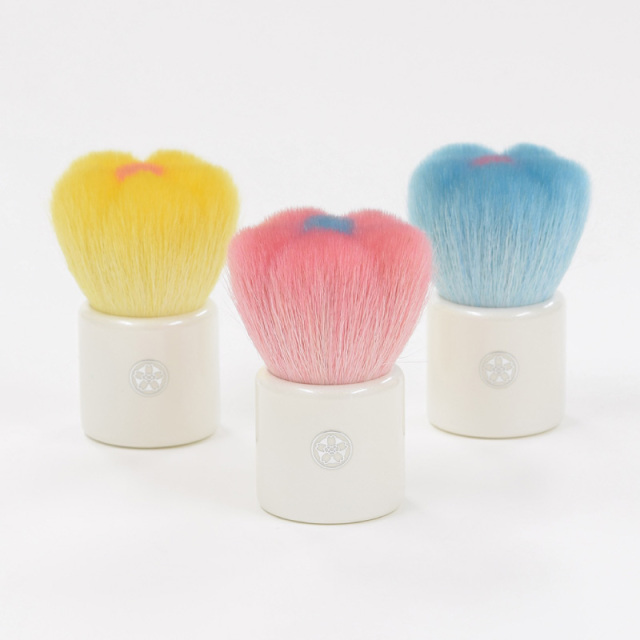 hoho 熊野筆 花ほほ筆 チークブラシ ピンク/ブルー/イエロー 山羊毛