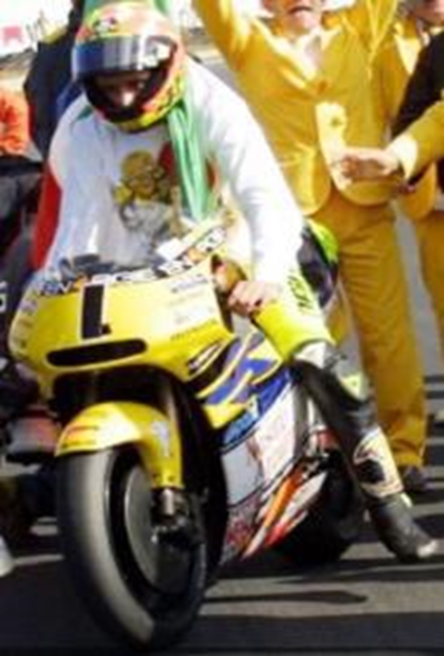 お取り寄せ予約品　6月以降順次　ミニカー　MINICHAMPS（ミニチャンプス）レジンモデル　1/12　312016166　ライディングポーズ フィギュア  バレンティーノ・ロッシ GP500 2001 ワールドチャンピオン（バイクなし/フィギュア単品）　4012138770317