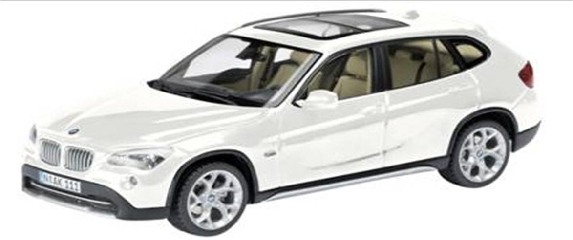 お取り寄せ予約品　2014年　Schuco 1/43 450719900　BMW X1　ホワイト