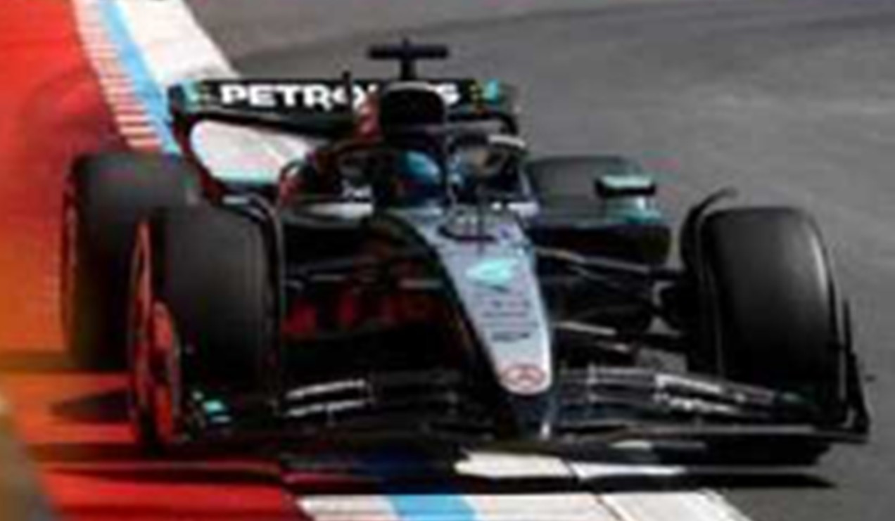 予約品　2026年1月頃　ミニカー　Spark（スパーク）　1/64　64S081　Mercedes W16 No.63 Mercedes-AMG PETRONAS Formula One Team 優勝 Canadian GP 2025 George Russell　9580006360816