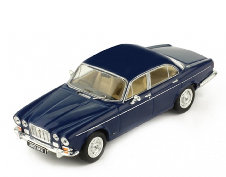ミニカー　IXO(イクソ） 1/43　CLC292　ジャガー XJ MK1 1972 ダークブルー